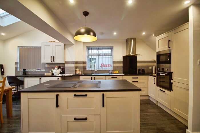 3 Bedroom Semi-Detached House For Sale In Rayfield Close, Dunmow, CM6