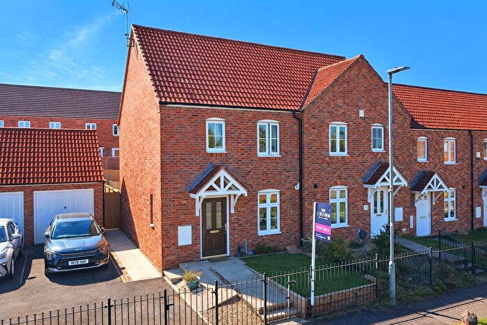 3 Bedroom Semi-Detached House For Sale In Lake View, Pontefract, WF8