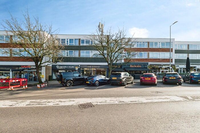 2 Bedroom Flat For Sale In Hutton Road, Brentwood, Essex, CM15