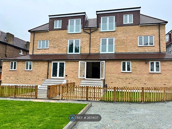 3 Bedroom Flat To Rent In Southwood Road, London, SE9
