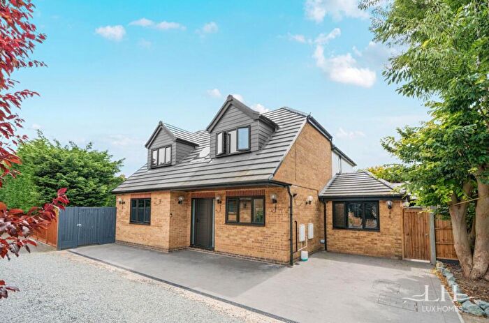 5 Bedroom Detached House For Sale In The Robbins, Rainham, RM13