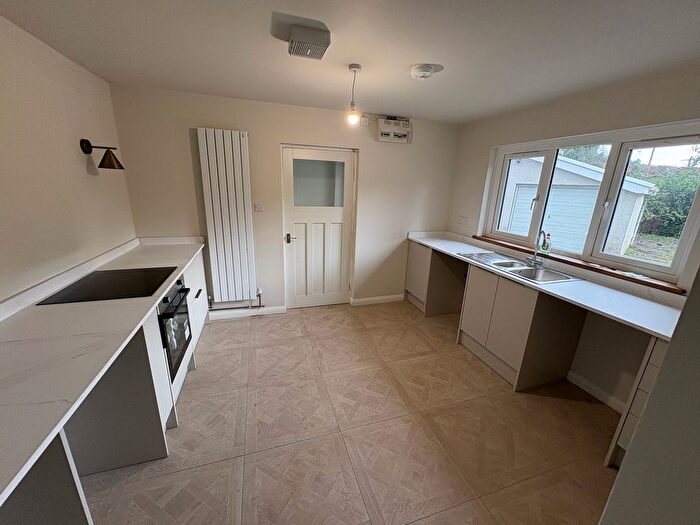 2 Bedroom Bungalow To Rent In Cwmbach Road, Llanelli, SA15