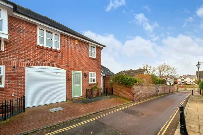 3 Bedroom End Of Terrace House To Rent In Emsworth, Hampshire, PO10