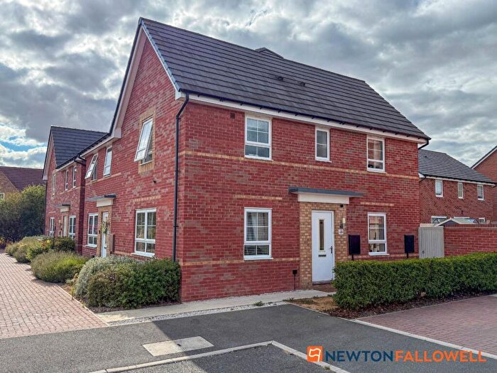 3 Bedroom Semi-Detached House For Sale In Halifax Road, Fernwood, NG24