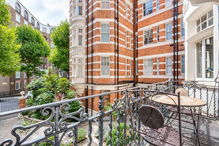 3 Bedroom Flat For Sale In Fitzjames Avenue, London, W14