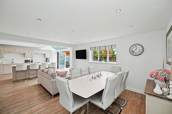 5 Bedroom Detached House For Sale In Earle Gardens, Dunchurch, Rugby, CV22