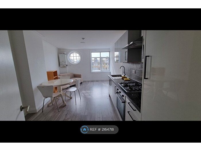 2 Bedroom Flat To Rent In Broadway Mansions, Worthing, BN11