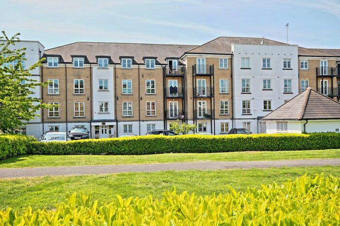 2 Bedroom Flat To Rent In Knaphill, Woking, GU21