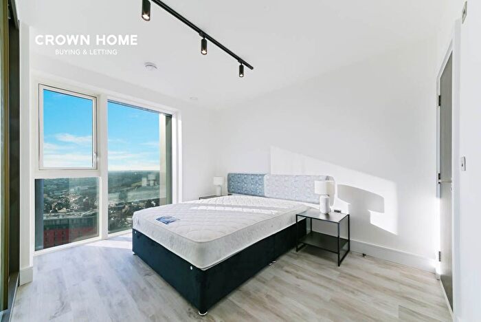 2 Bedroom Flat To Rent In Icon Tower, Portal Way, W3