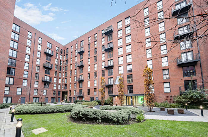 3 Bedroom Apartment For Sale In Sillavan Way, Salford, Greater Manchester, M3