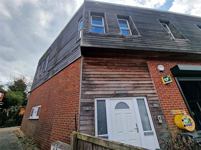 2 Bedroom Flat To Rent In Beacon Hill Road, Hindhead, GU26