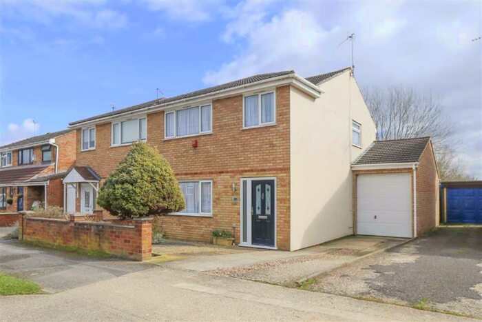 3 Bedroom Semi-Detached House To Rent In Sutherland Grove, Bletchley, Milton Keynes, Bucks, MK3