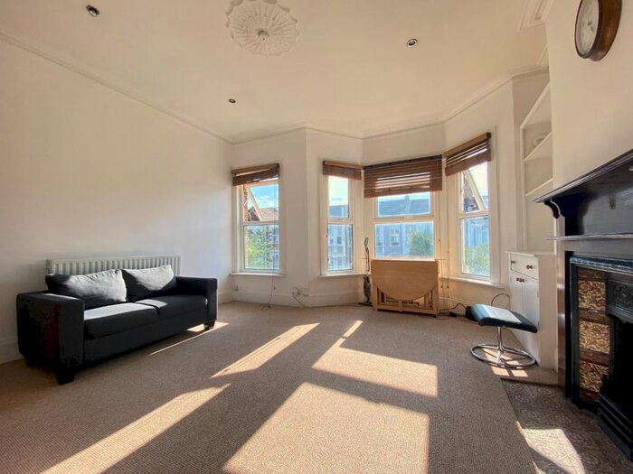 2 Bedroom Flat To Rent In Churchill Road, Willesden Green, NW2