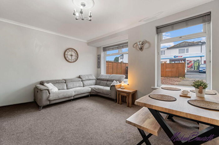 3 Bedroom Semi Detached House For Sale In Beech Road, Bradford, BD6