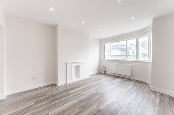 3 Bedroom Semi-Detached House To Rent In Mill Ridge, Edgware, HA8