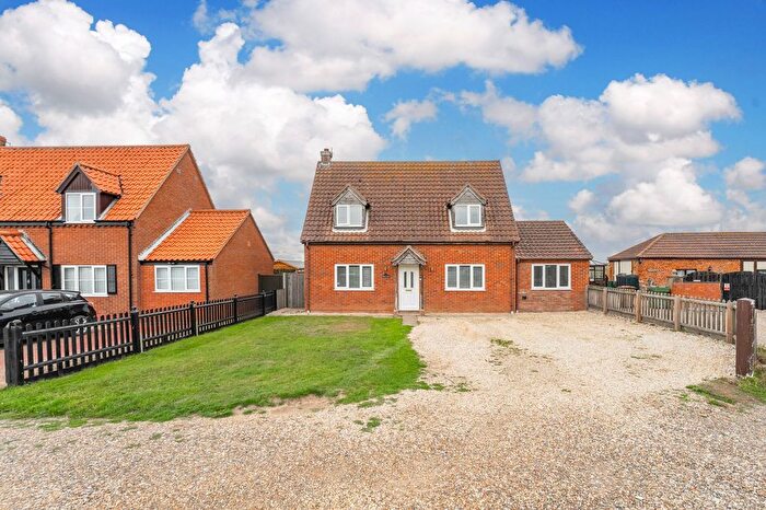 4 Bedroom Detached House For Sale In Coast Road, Walcott, NR12