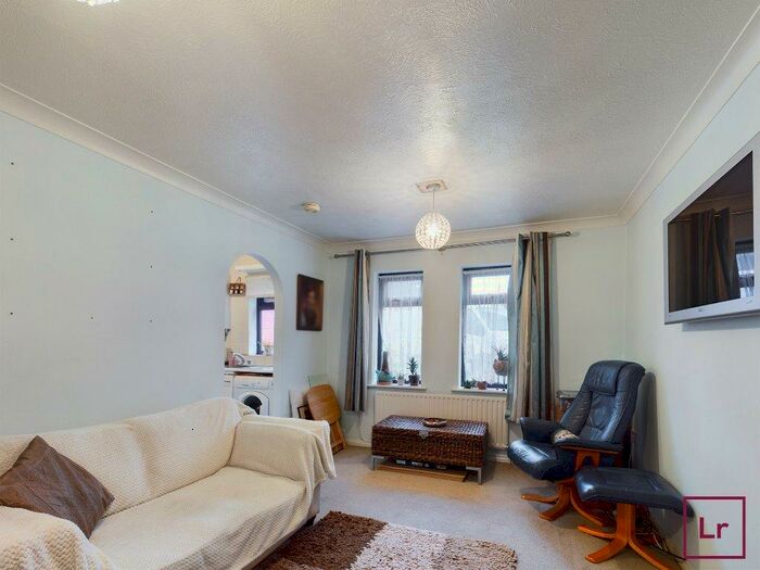 1 Bedroom Flat To Rent In Barnaby Close, Harrow, Middlesex, HA2