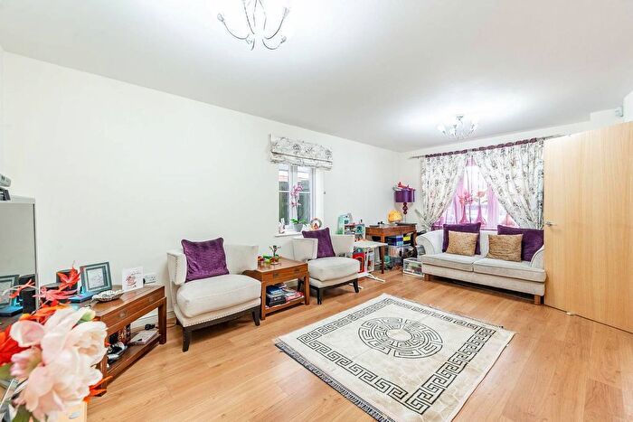 3 Bedroom Semi Detached House For Sale In Pinner Park Gardens, Harrow, HA2