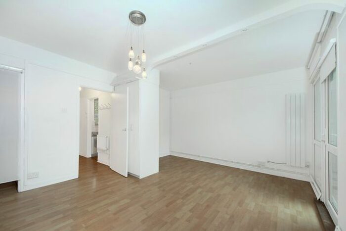 Studio To Rent In Deans Close, London, W4