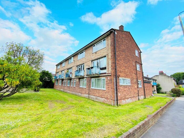 2 Bedroom Flat To Rent In Lancaster Road, New Barnet, EN4