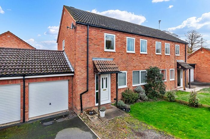 3 Bedroom Semi-Detached House To Rent In Savile Way, Fowlmere, SG8