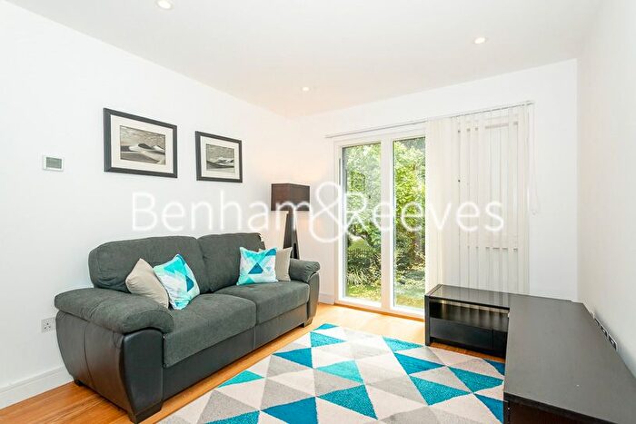 1 Bedroom Flat To Rent In Becket House, Westking Place, WC1H