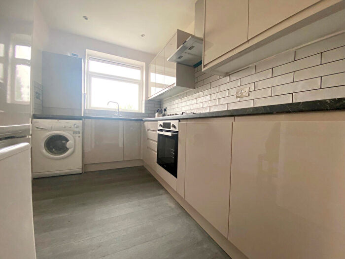 2 Bedroom Flat To Rent In Stanley Way, Orpington, BR5