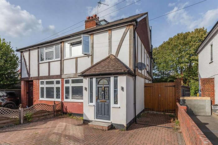 4 Bedroom Semi-Detached House For Sale In Bourneside Road, Addlestone, KT15