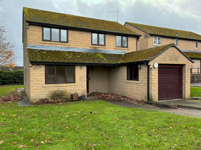 3 Bedroom Detached House To Rent In St. Albans Croft, Halifax, HX3