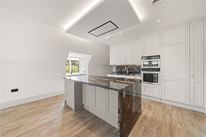 3 Bedroom Flat To Rent In New Road, Esher, Surrey, KT10