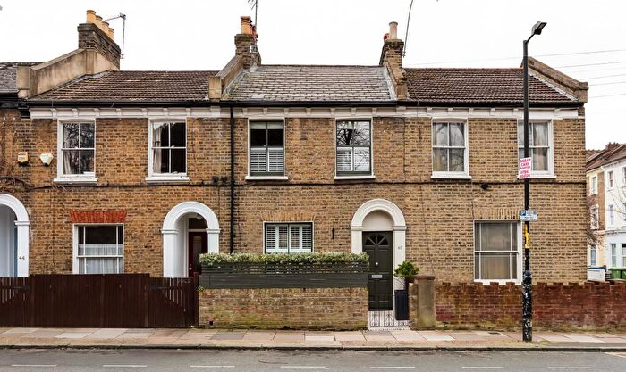 2 Bedroom Terraced House For Sale In Vestry Road, London, SE5