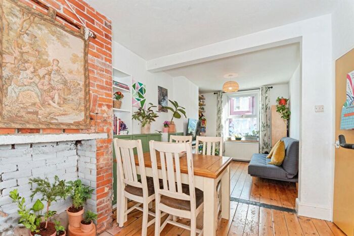 2 Bedroom Terraced House For Sale In Hamilton Road, Salisbury, SP1