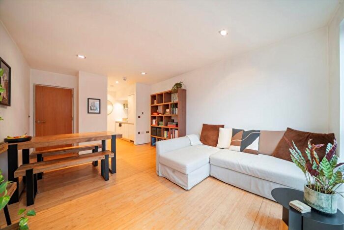 2 Bedroom Flat For Sale In Kingsland Road, Haggerston, E8