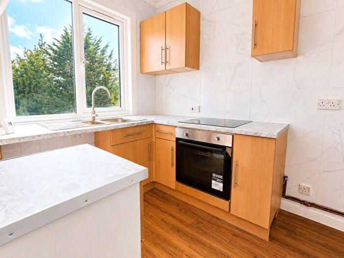 3 Bedroom Flat To Rent In Bridge Lane, London, NW11