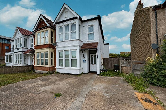 1 Bedroom Flat For Sale In Ambleside Drive, Southend-On-Sea, SS1