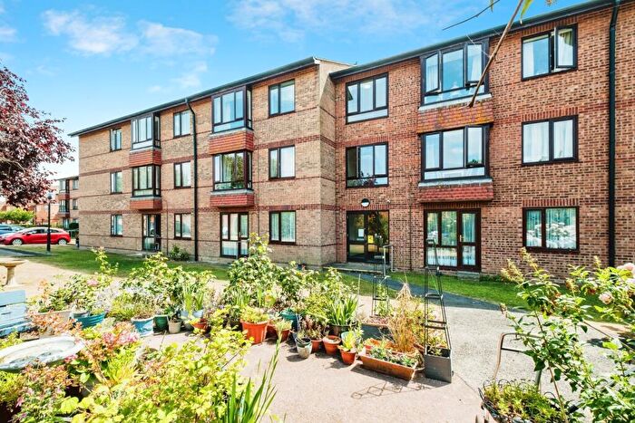1 Bedroom Flat For Sale In Broadwater Street East, Worthing, West Sussex, BN14