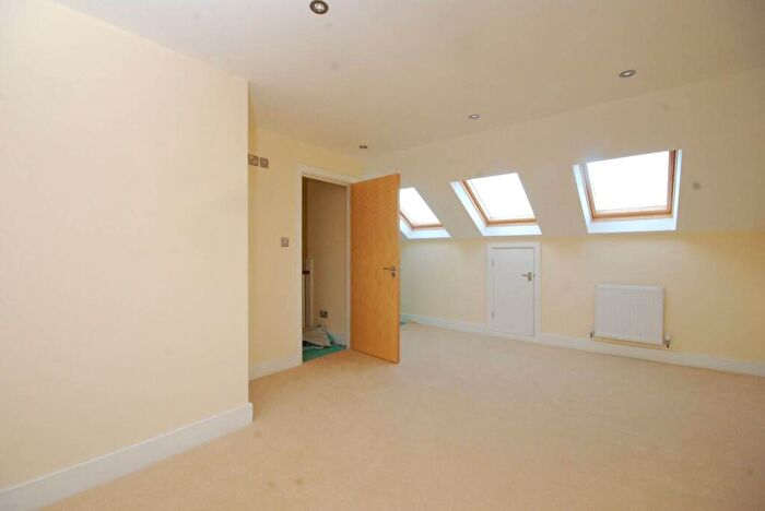 2 Bedroom Flat To Rent In Albion Road, Stoke Newington, London, N16