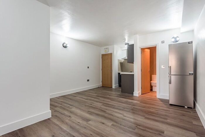 Studio To Rent In Elephant Amp; Castle, London, SE1