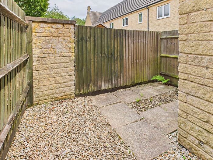 1 Bedroom Flat For Sale In Elm Grove, Milton-Under-Wychwood, Chipping Norton, OX7