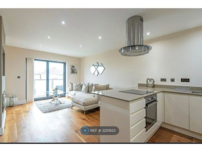 2 Bedroom Flat To Rent In Norcliff Court, Welling, DA16