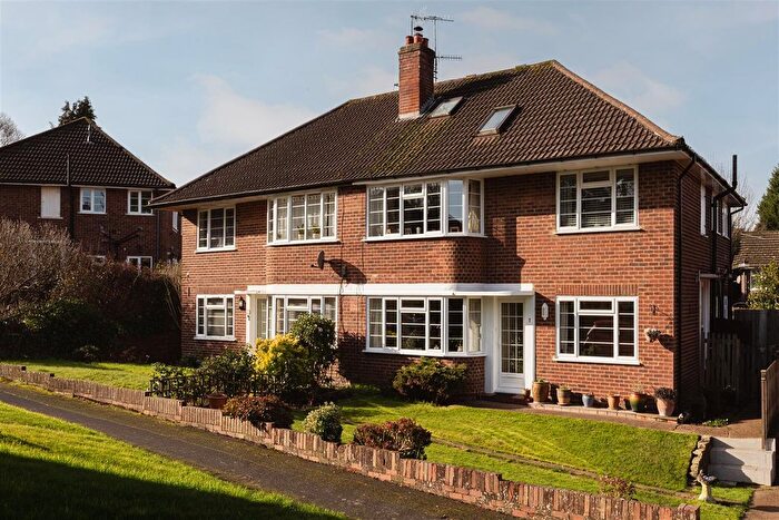 3 Bedroom Maisonette For Sale In Cavendish Gardens, Redhill, RH1