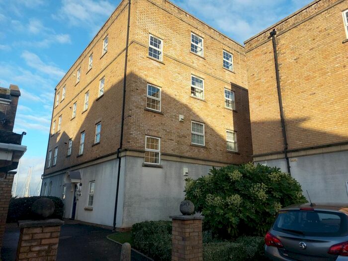 2 Bedroom Flat To Rent In John Batchelor Way, Penarth, CF64