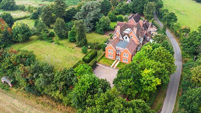 3 Bedroom Semi-Detached House For Sale In Hoggrills End Lane, Birmingham, B46