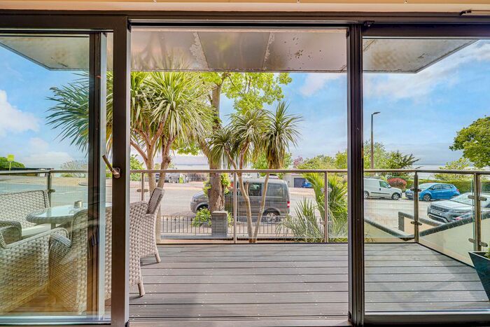 2 Bedroom Flat To Rent In Grand Parade, Leigh-On-Sea, SS9