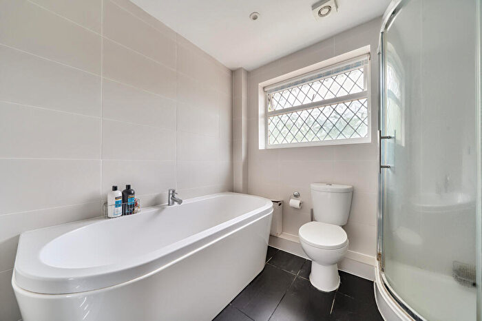 3 Bedroom End Of Terrace House For Sale In Bailey Close, Windsor, SL4