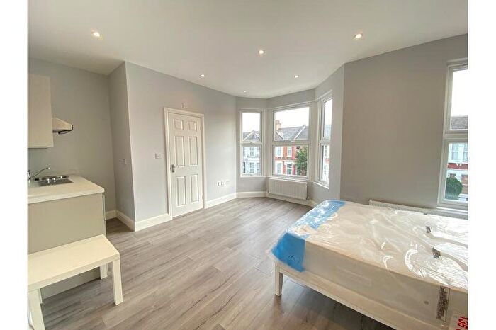 Studio To Rent In Buchanan Gardens, Kensal Rise / Kensal Green, London, NW10
