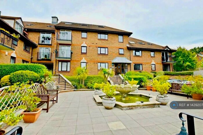 2 Bedroom Flat To Rent In French Apartments, Purley, CR8