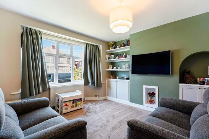 3 Bedroom Semi Detached House For Sale In Gander Green Lane, Sutton, SM1