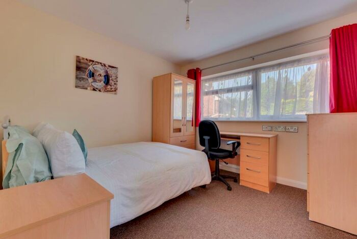 5 Bedroom House To Rent In Tenterden Drive, Canterbury, CT2