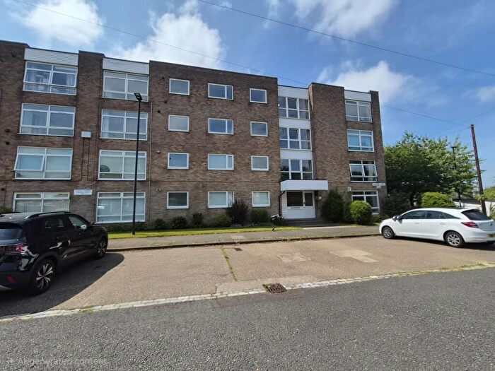 2 Bedroom Flat To Rent In Hunters Court, South Gosforth, Newcastle Upon Tyne, NE3